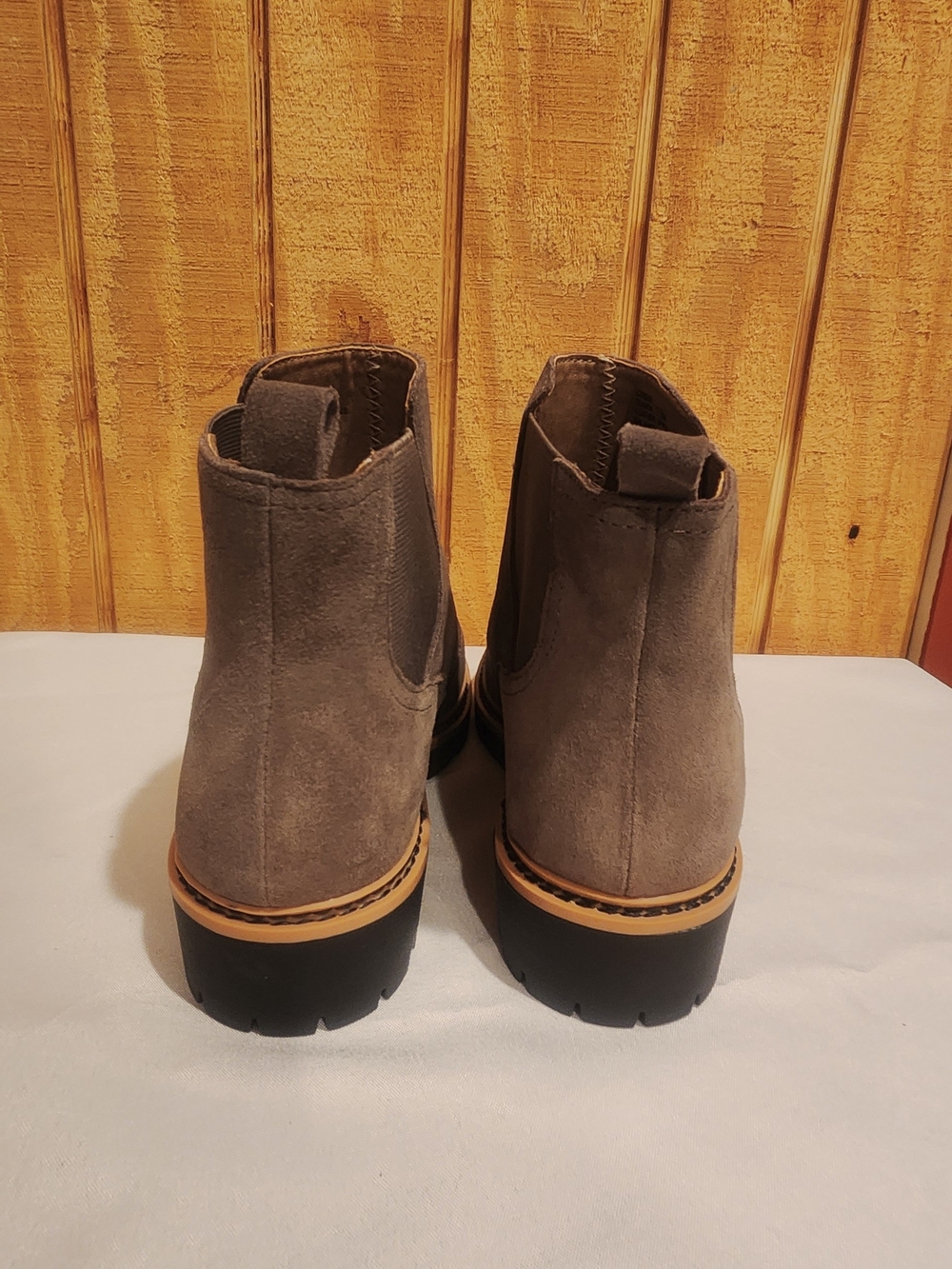 Me Too Taupe Suede Leather Chelsea Boots - Size 7.5 - Picture 3 of 5